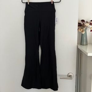 NWT Old Navy Extra High-Waisted PowerSoft Rib-Knit Super Flare Leggings SP black